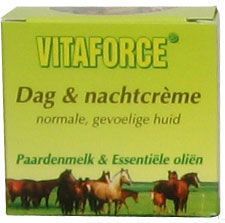 Foto van Vitaforce paardenmelk dag / nachtcreme 50ml via drogist