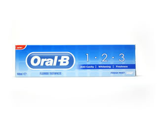 Foto van Oral-b tandpasta fresh mint 100 ml via drogist