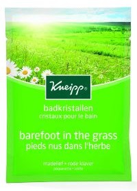 Foto van Kneipp badkristallen barefoot in grass 60g via drogist