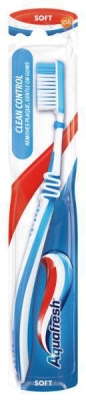 Foto van Aquafresh tandenborstel clean control soft 1st via drogist